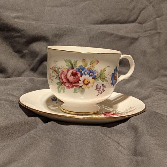 VINTAGE SADLER WELLINGTON FINE BONE CHINA TEACUP & SAUCER MADE IN ENGLAND - Picture 1 of 5